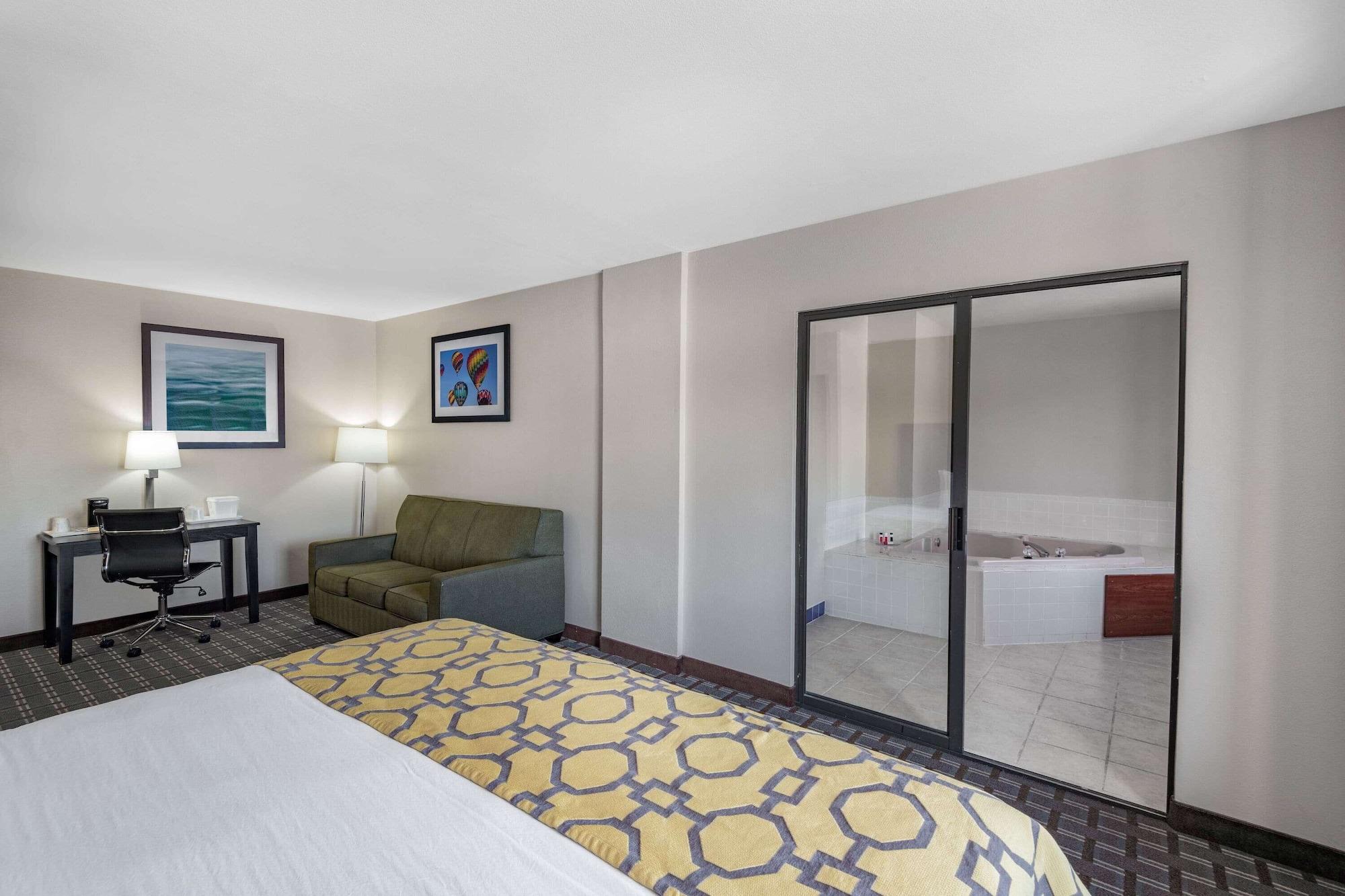 Hotel Baymont By Wyndham Farmington